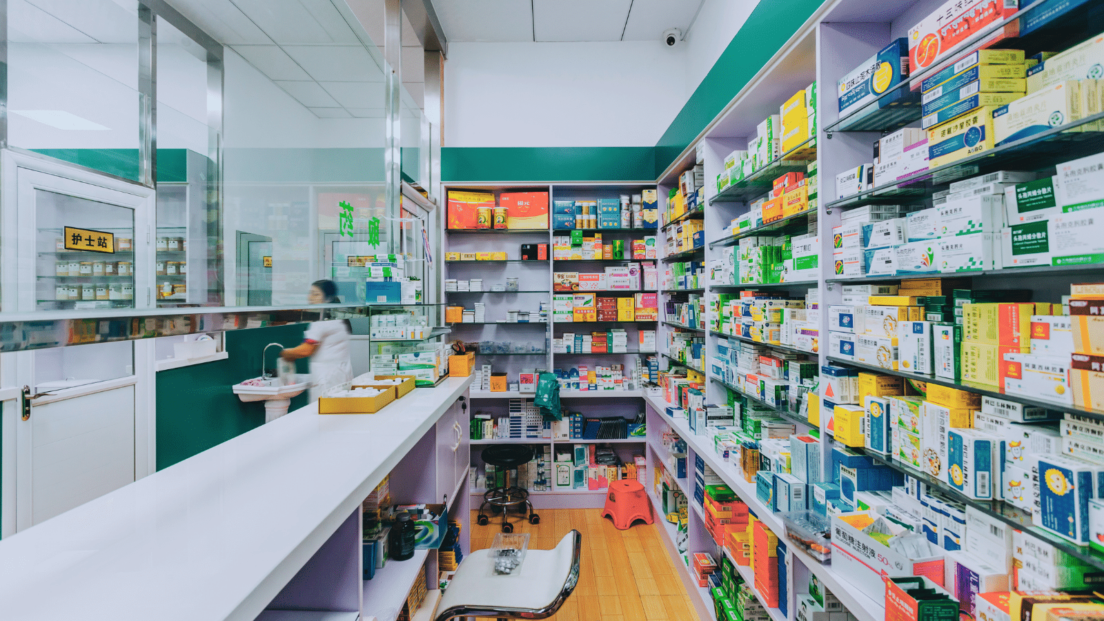 Logistics company for POS and pharma campaign materials: two compliance regimes, one warehouse